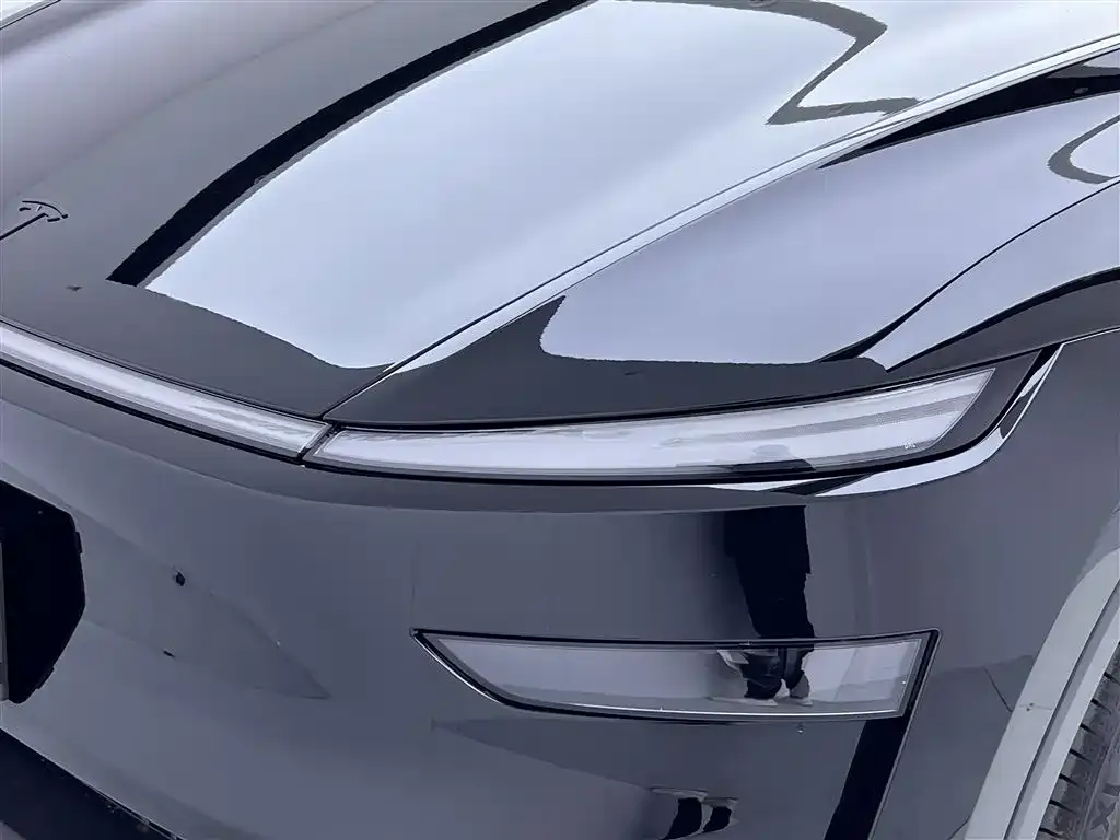 Tesla Model Y L — фото 4