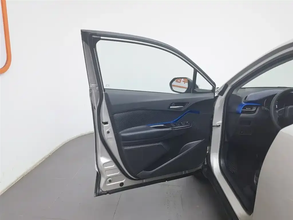 Toyota C-HR — фото 3