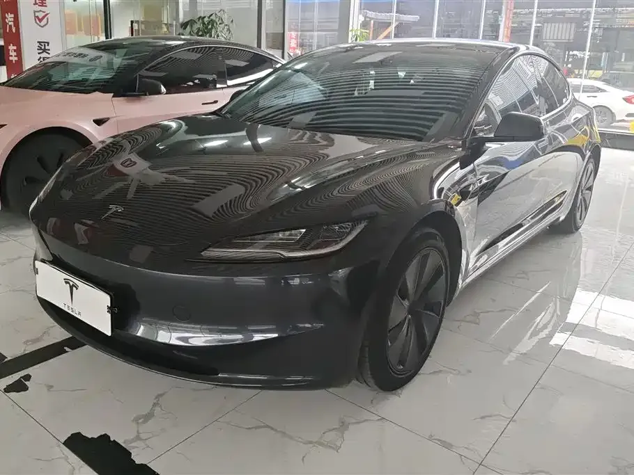 Tesla Model 3 — фото 1