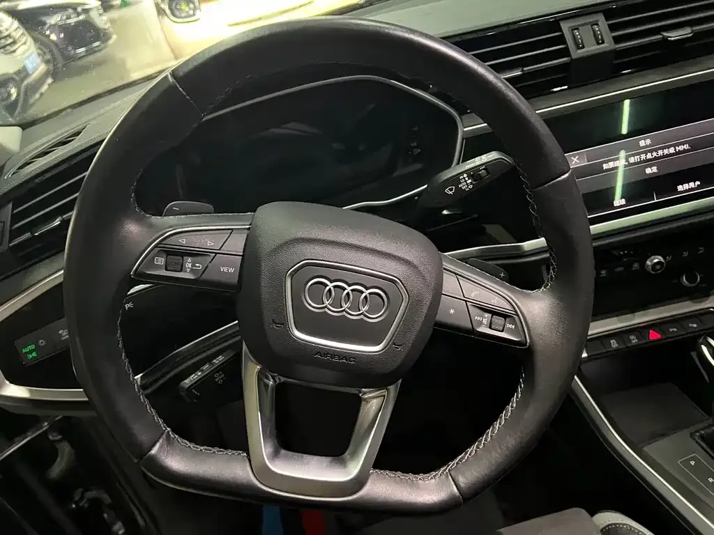 Audi Q3 — фото 10