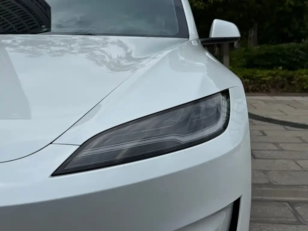 Tesla Model 3 — фото 3