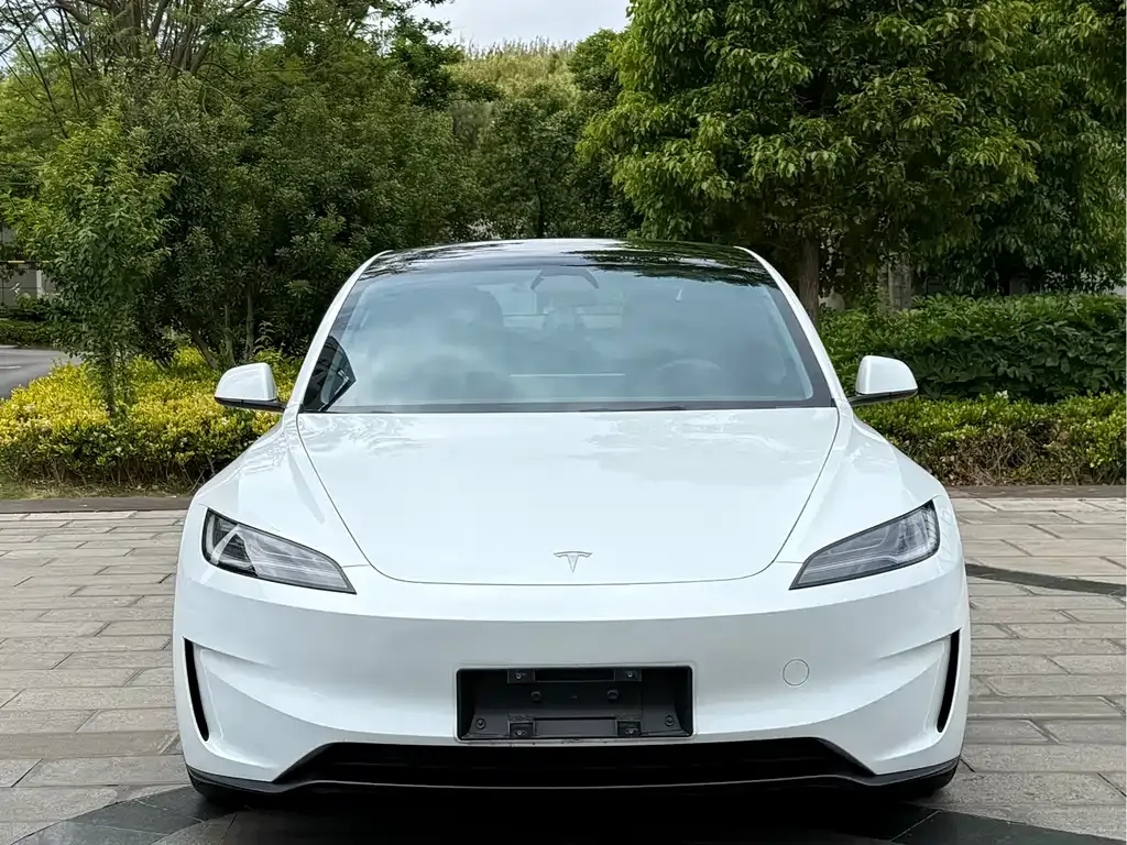 Tesla Model 3 — фото 9