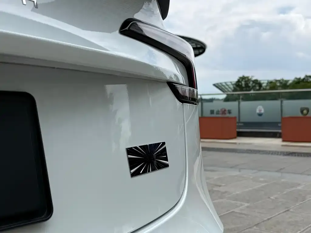 Tesla Model 3 — фото 4