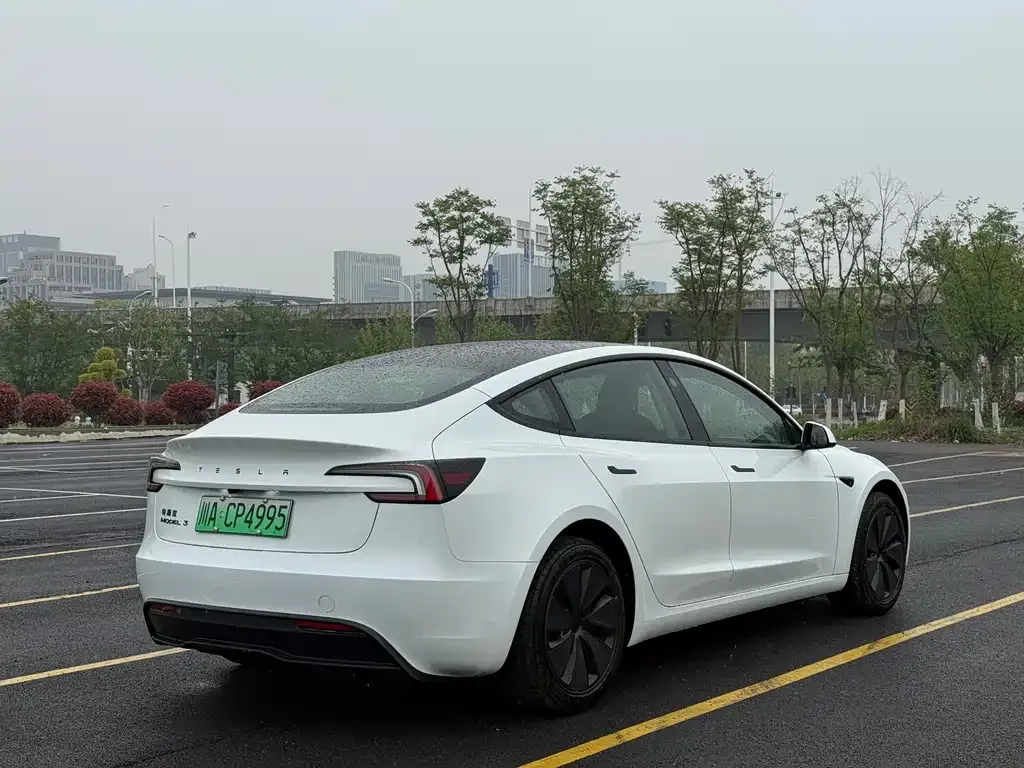 Tesla Model 3 — фото 4