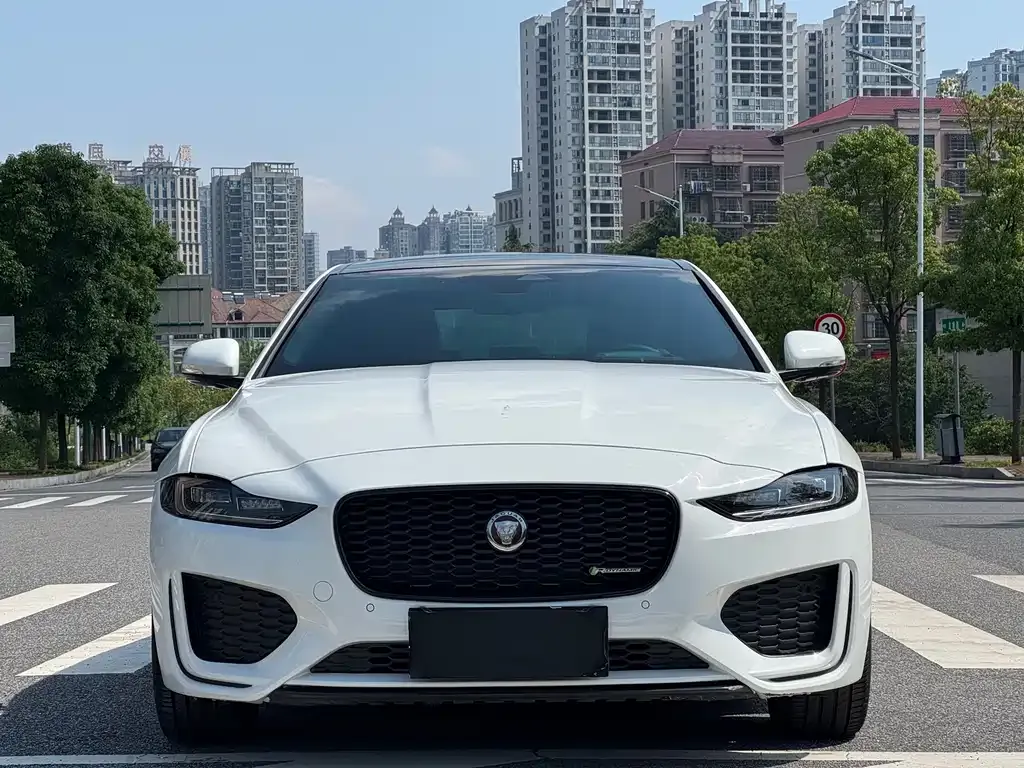 Jaguar XEL — фото 1