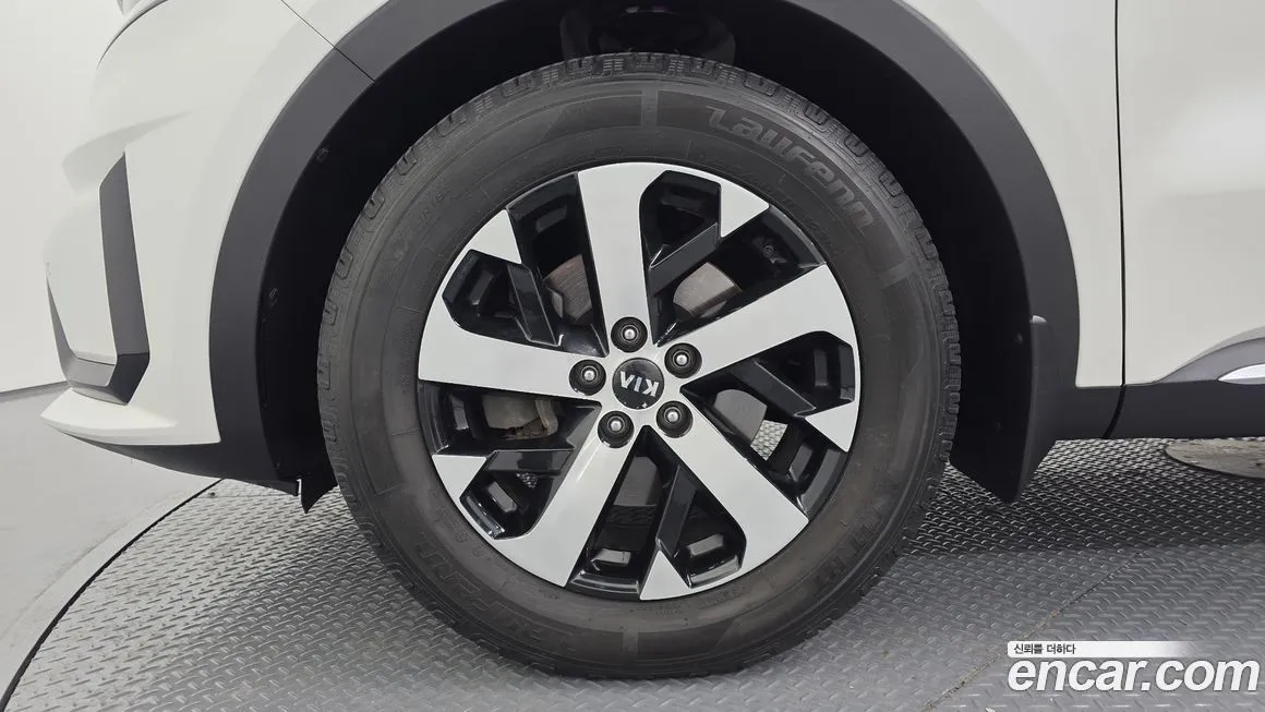 Kia Sorento — фото 7