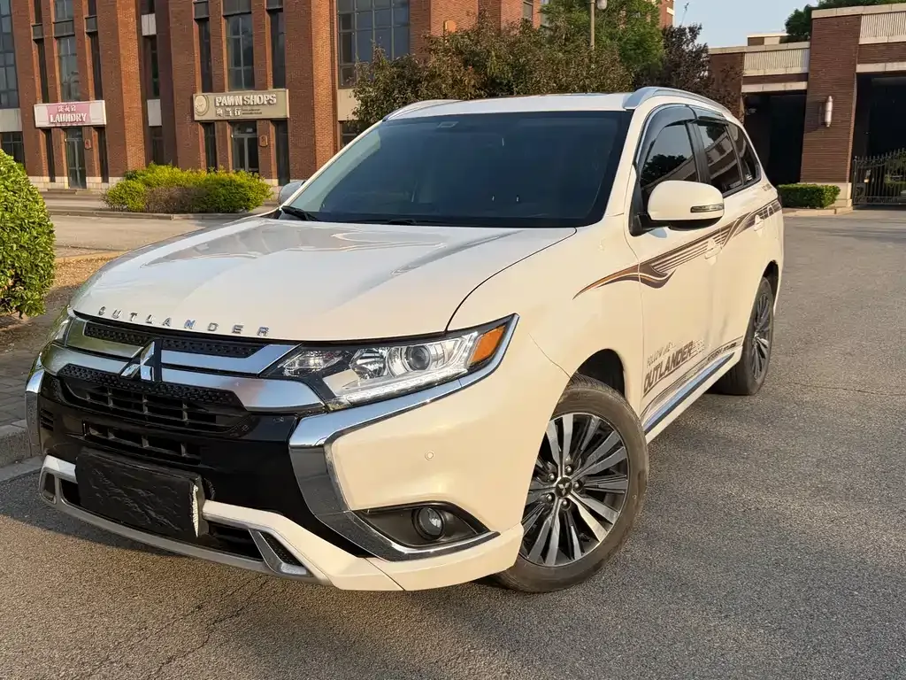 Mitsubishi Outlander 2023 из CN, фото 1