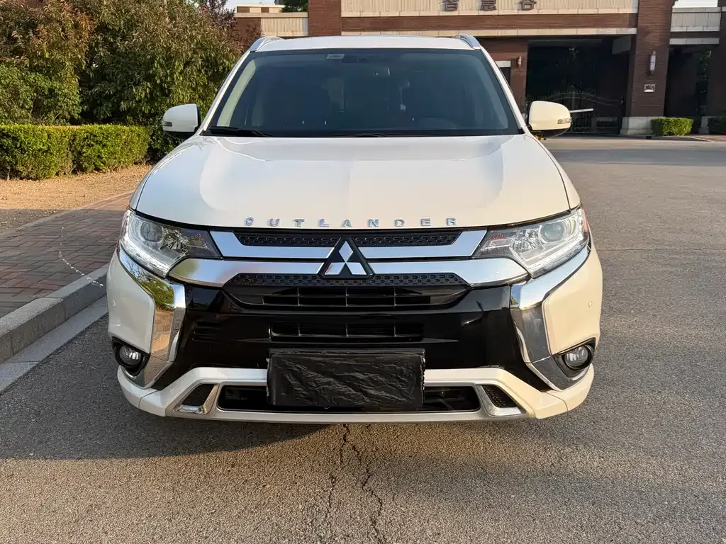 Mitsubishi Outlander 2023 из CN, фото 4