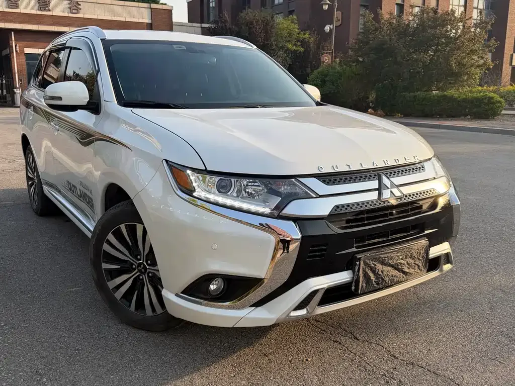 Mitsubishi Outlander 2023 из CN, фото 10