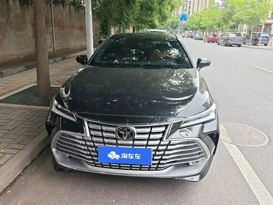 Toyota Avalon — фото 1