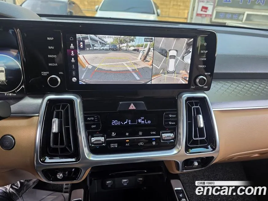 Kia Sorento — фото 9