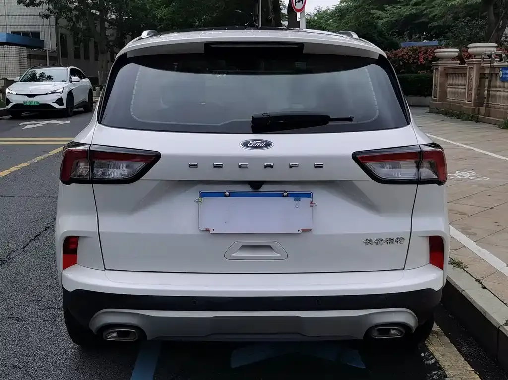 Ford Escape 2023 из CN, фото 5