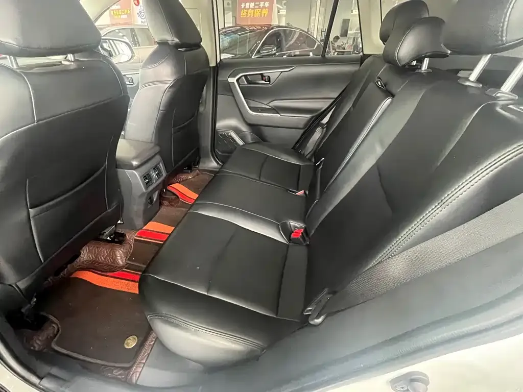 Toyota RAV4 2023 из CN, фото 3