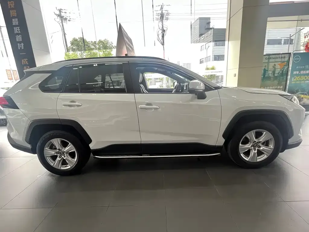 Toyota RAV4 2023 из CN, фото 8