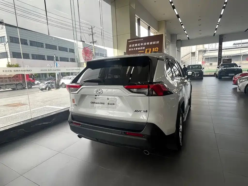 Toyota RAV4 2023 из CN, фото 7