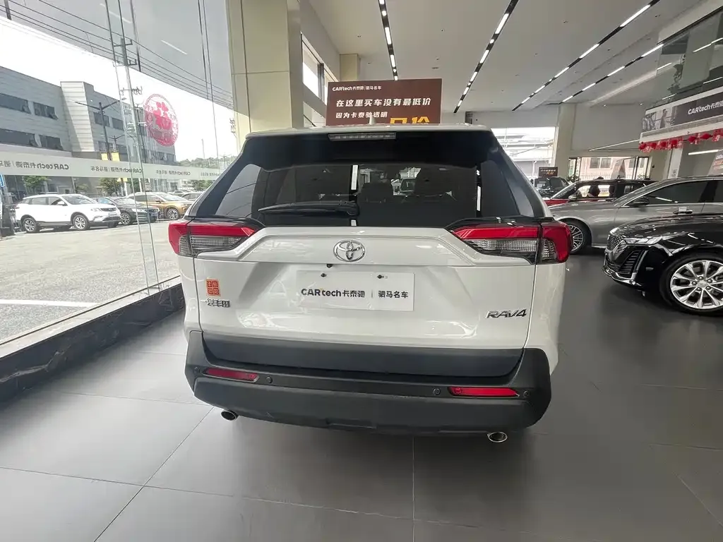 Toyota RAV4 2023 из CN, фото 4