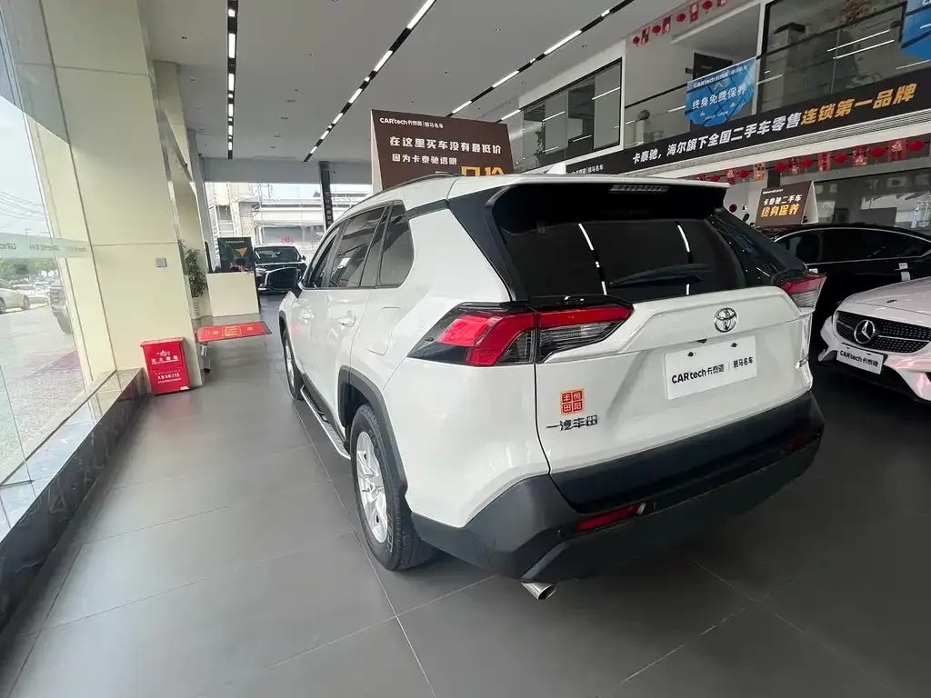 Toyota RAV4 2023 из CN, фото 9