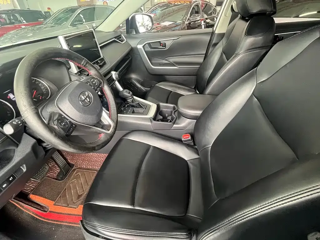 Toyota RAV4 2023 из CN, фото 10