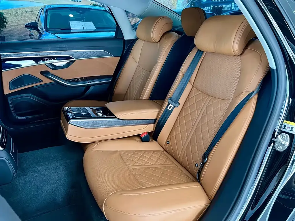 Audi A8 — фото 8