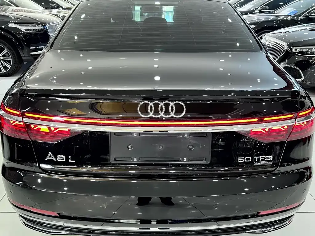 Audi A8 — фото 2