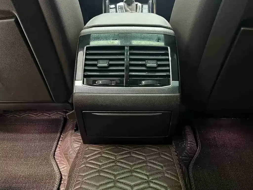 Volkswagen Phideon 2022 из CN, фото 8