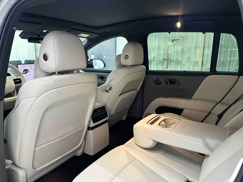 Li Auto i6 — фото 5