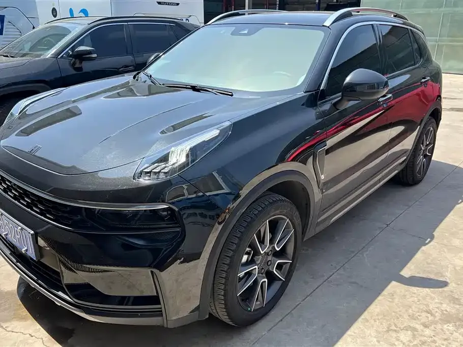 Lynk & Co 01