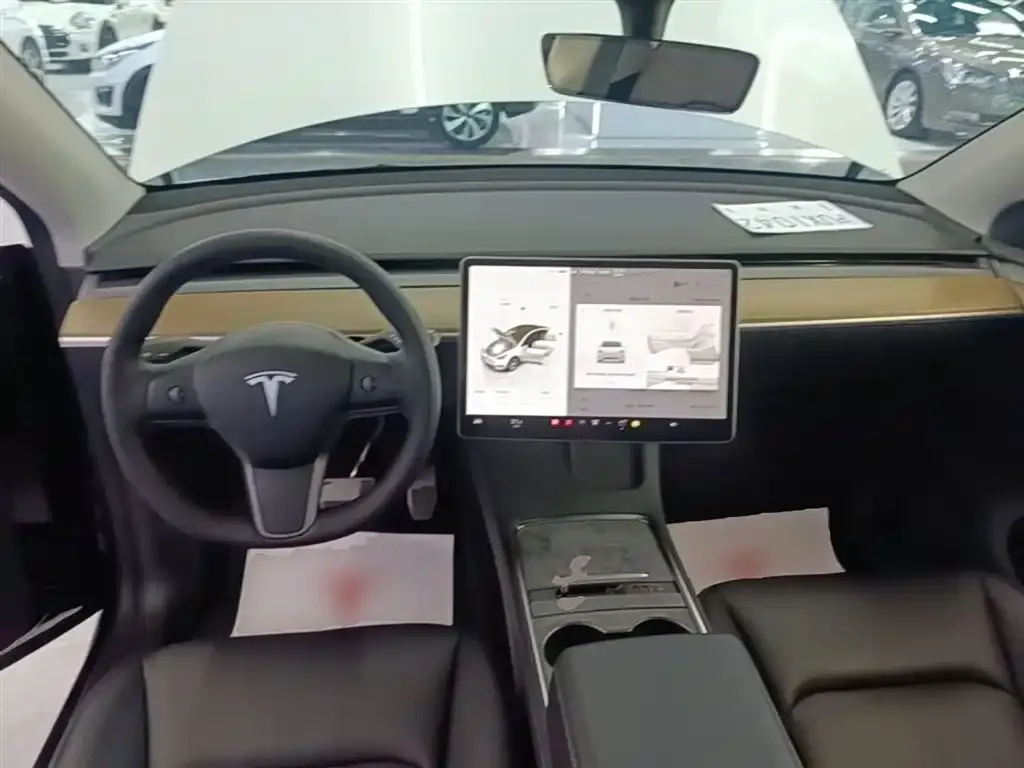 Tesla Model Y — фото 3