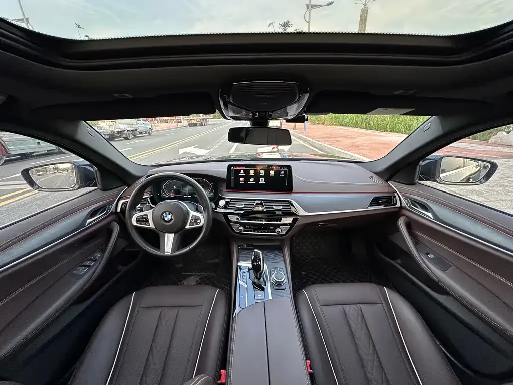 BMW 5 Series 2022 из CN, фото 3