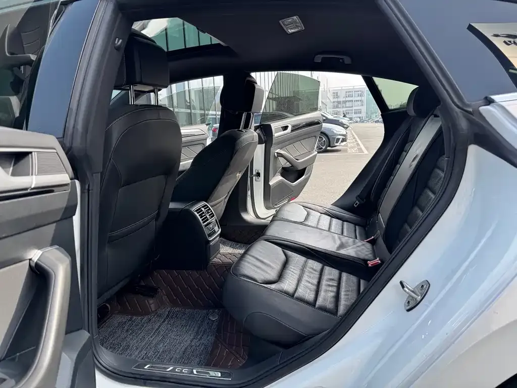 Volkswagen CC 2023 из CN, фото 4