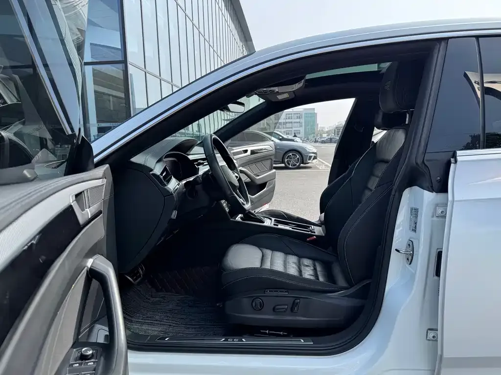 Volkswagen CC 2023 из CN, фото 6