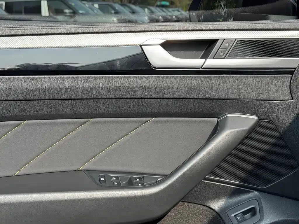 Volkswagen CC 2023 из CN, фото 2