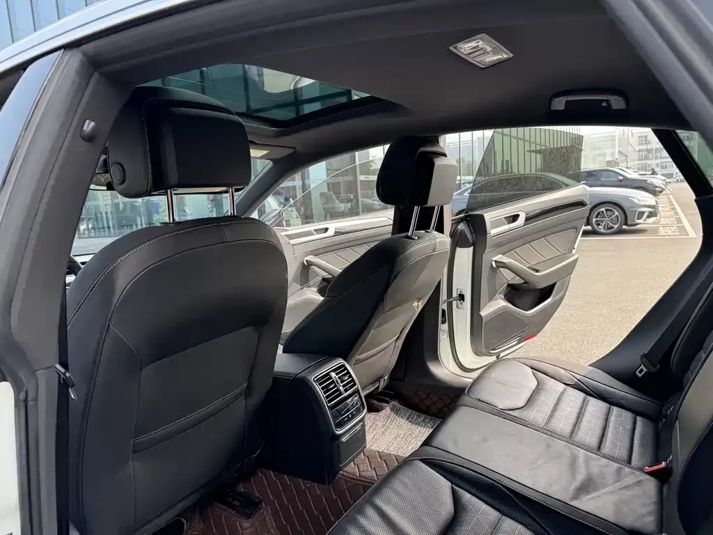 Volkswagen CC 2023 из CN, фото 7