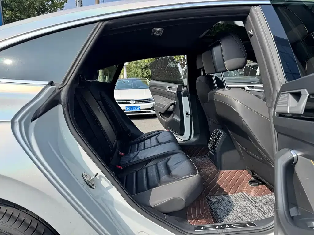Volkswagen CC 2023 из CN, фото 8
