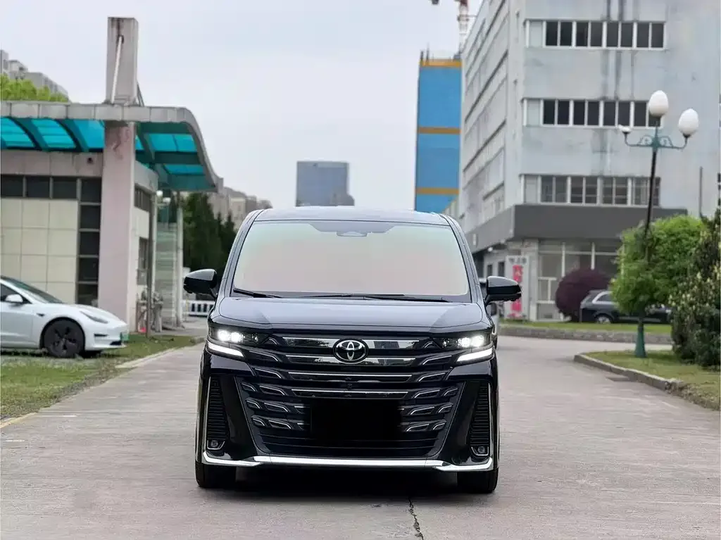 Toyota Alphard — фото 5