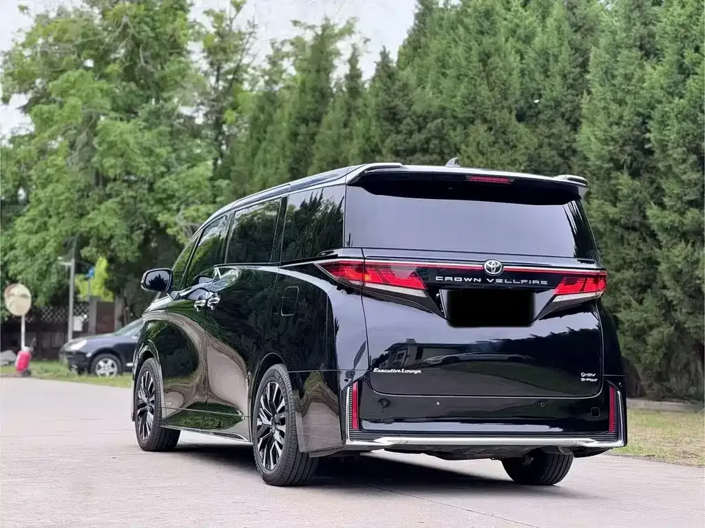 Toyota Alphard — фото 8
