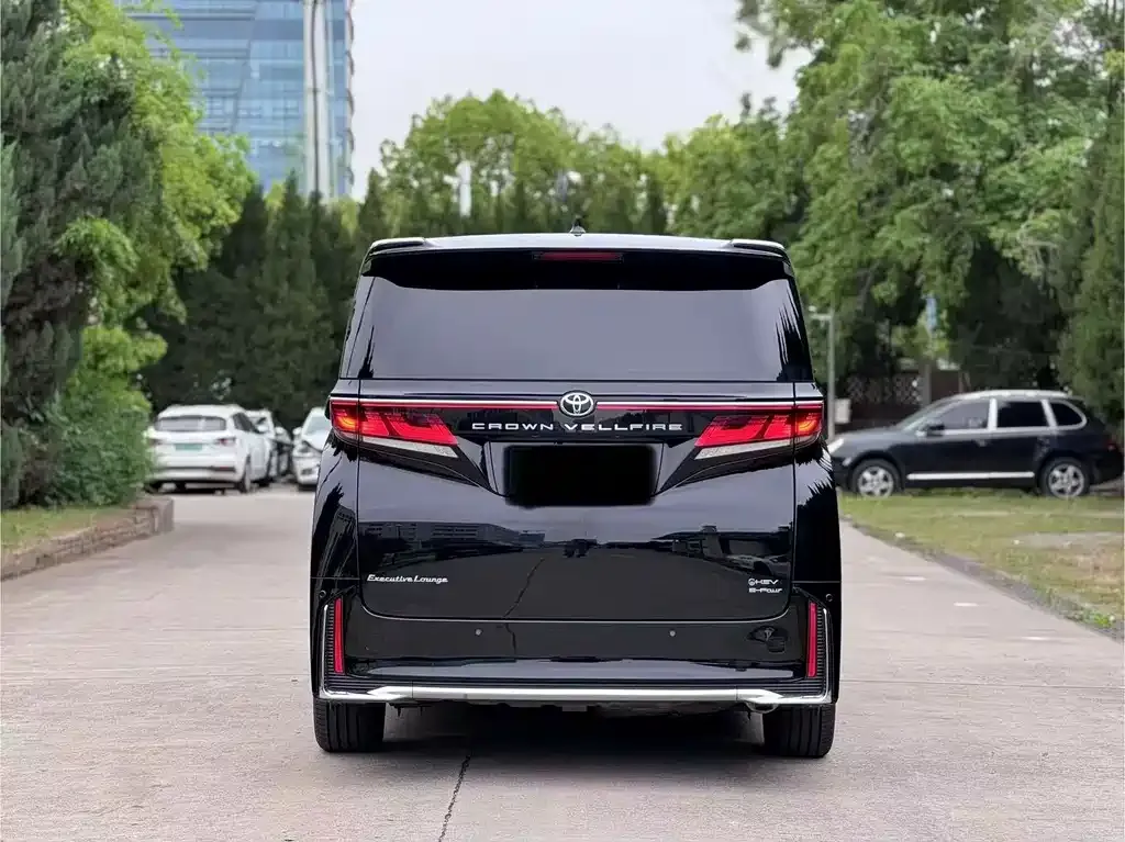Toyota Alphard — фото 4