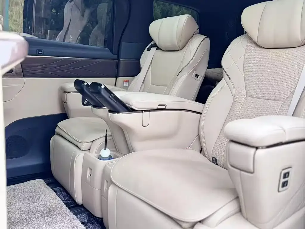 Toyota Alphard — фото 6