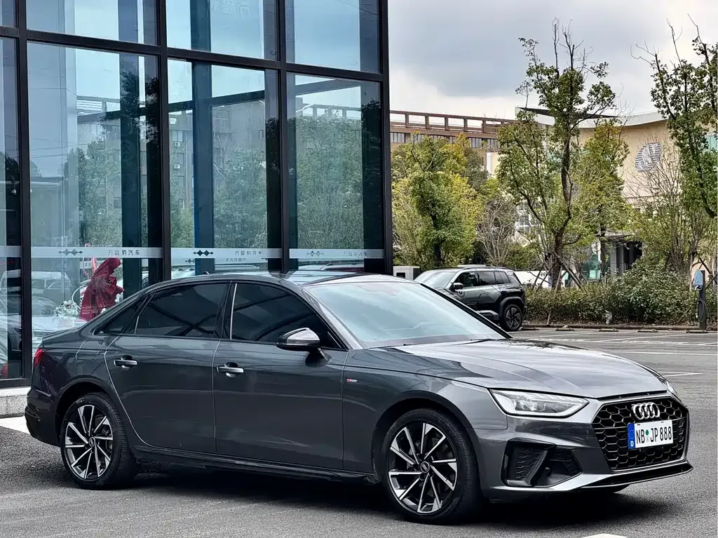 Audi A4L 2023 из CN, фото 7