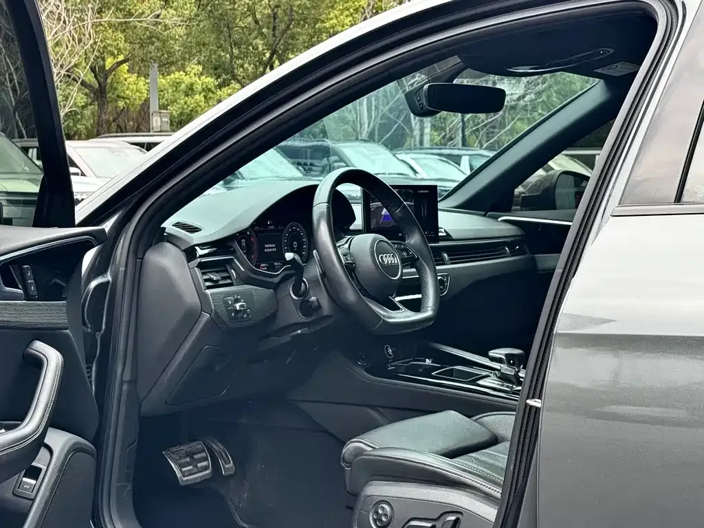 Audi A4L 2023 из CN, фото 9