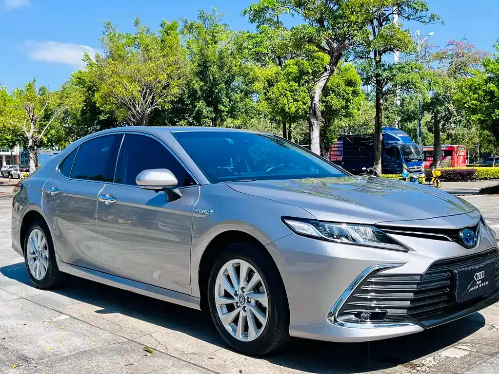 Toyota Camry — фото 7