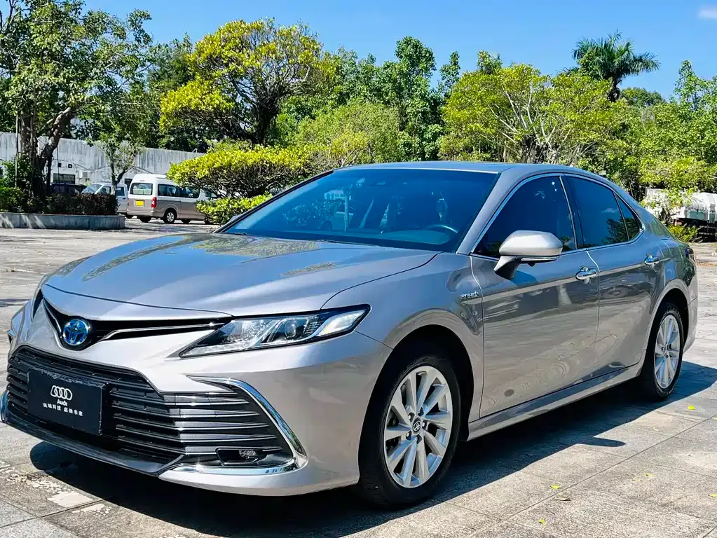 Toyota Camry — фото 6