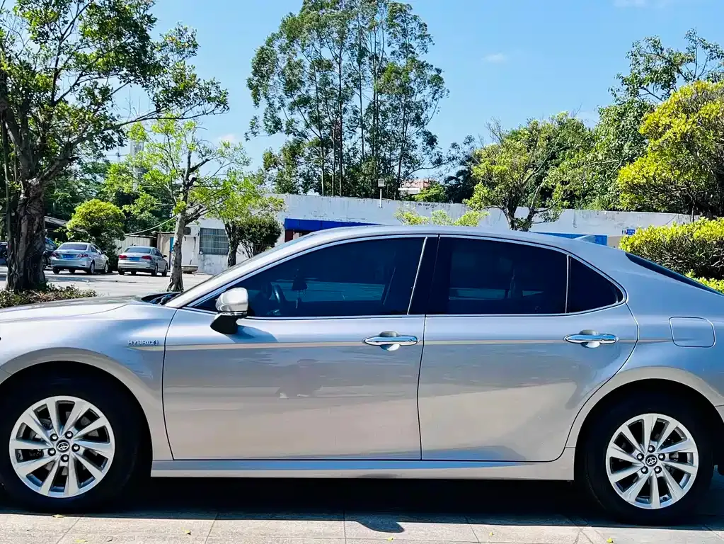 Toyota Camry — фото 8