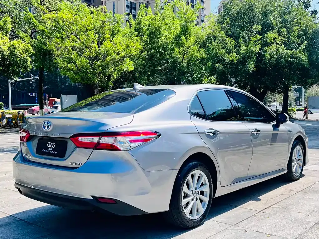 Toyota Camry — фото 10