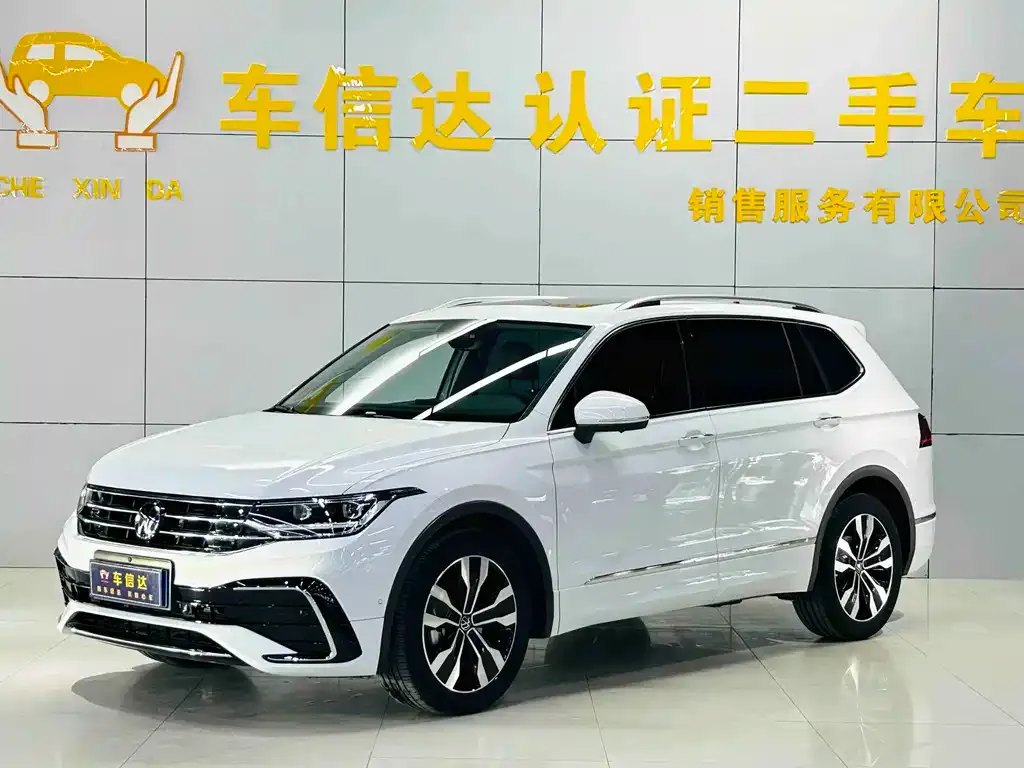 Volkswagen Tiguan L — фото 1