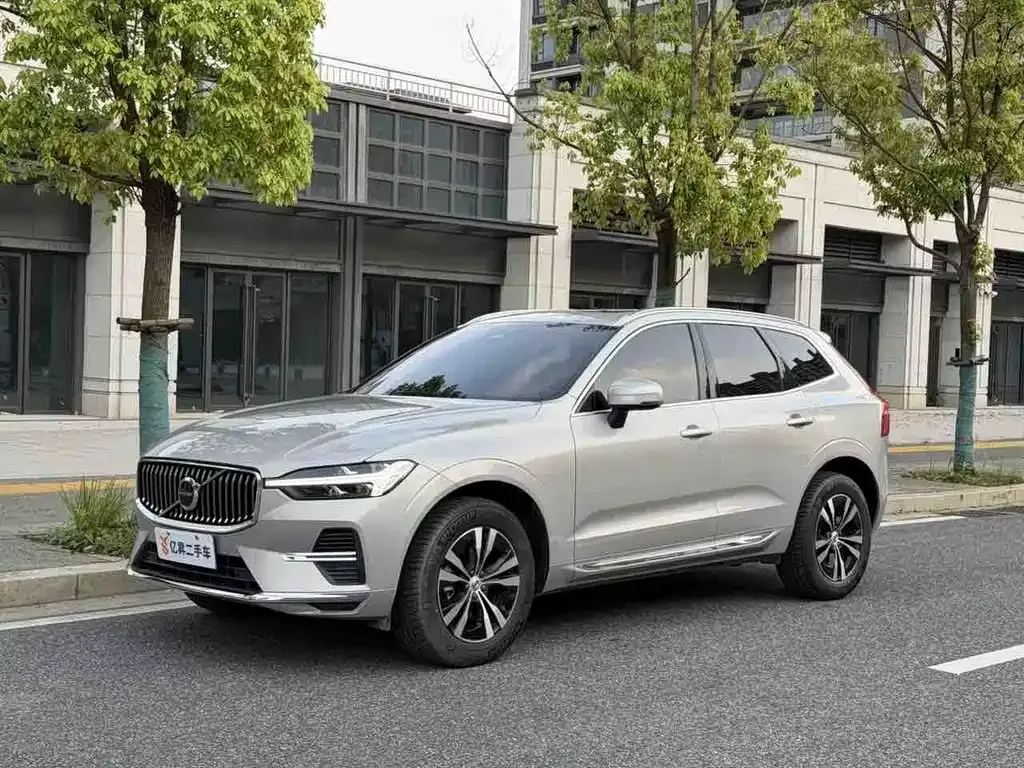 Volvo XC60 — фото 1