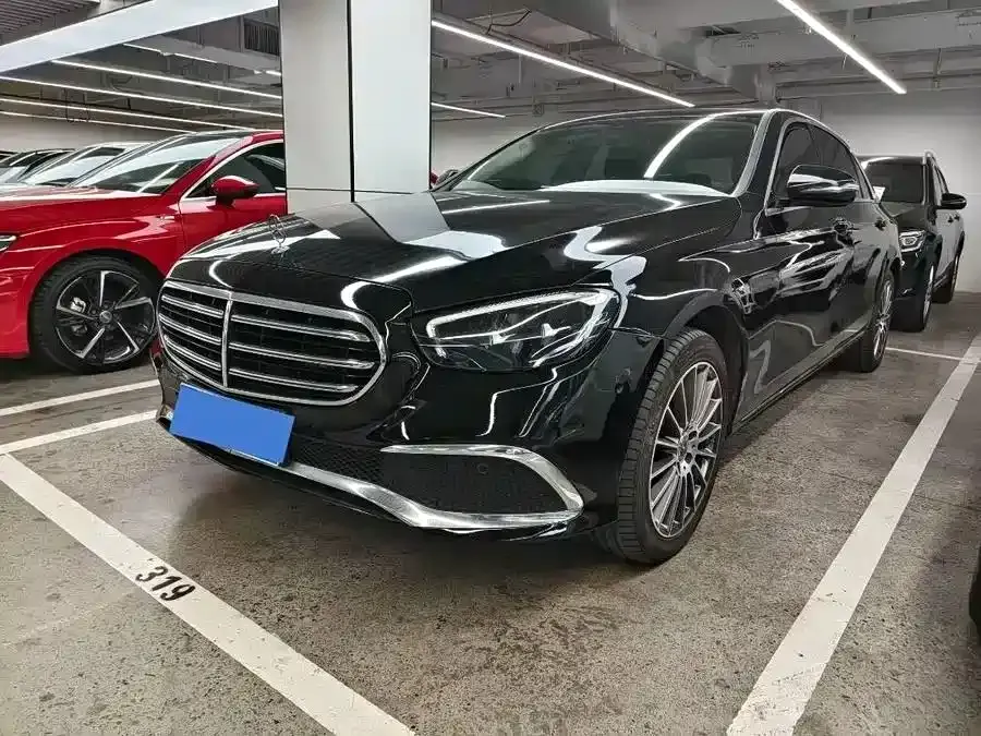 Mercedes-Benz E-Class — фото 1
