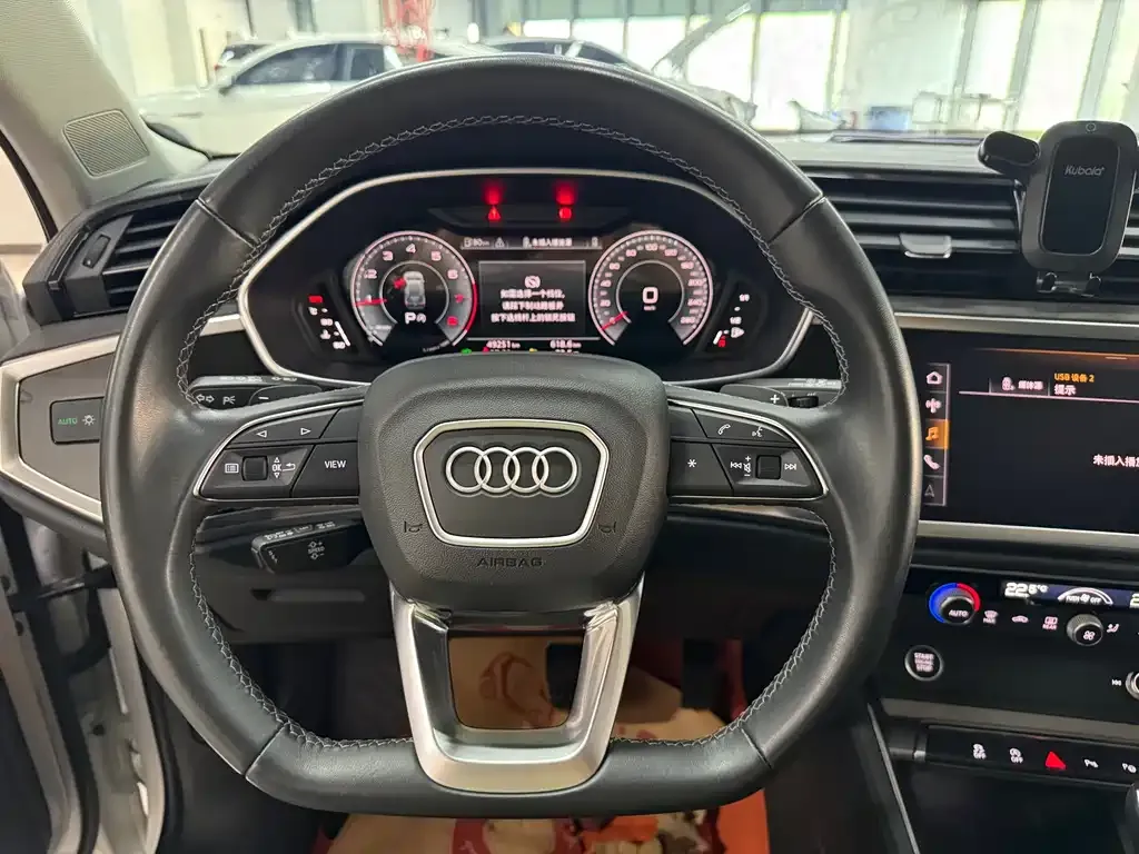 Audi Q3 — фото 8