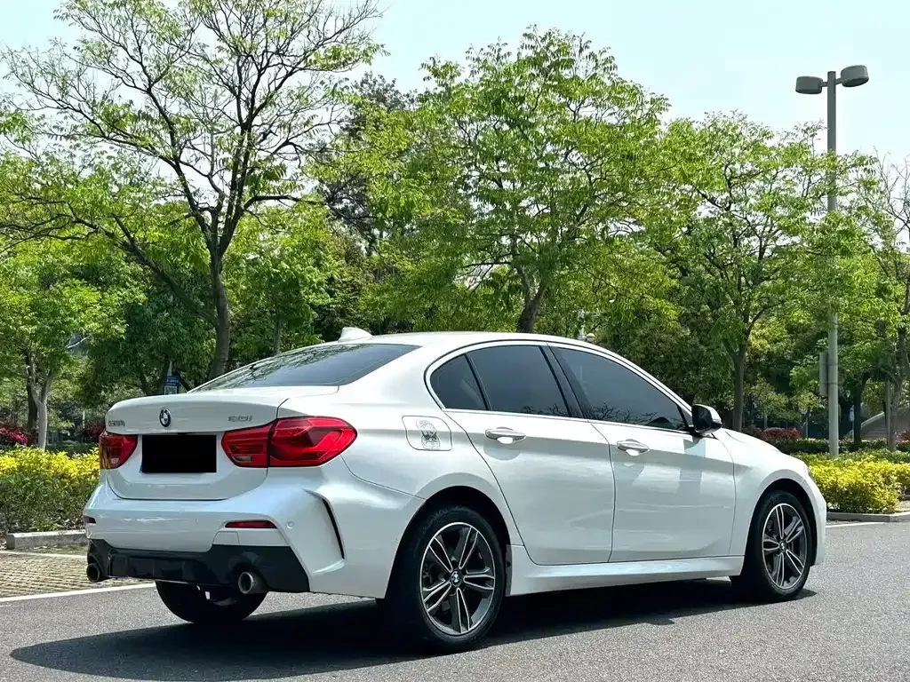 BMW 1 Series 2023 из CN, фото 8