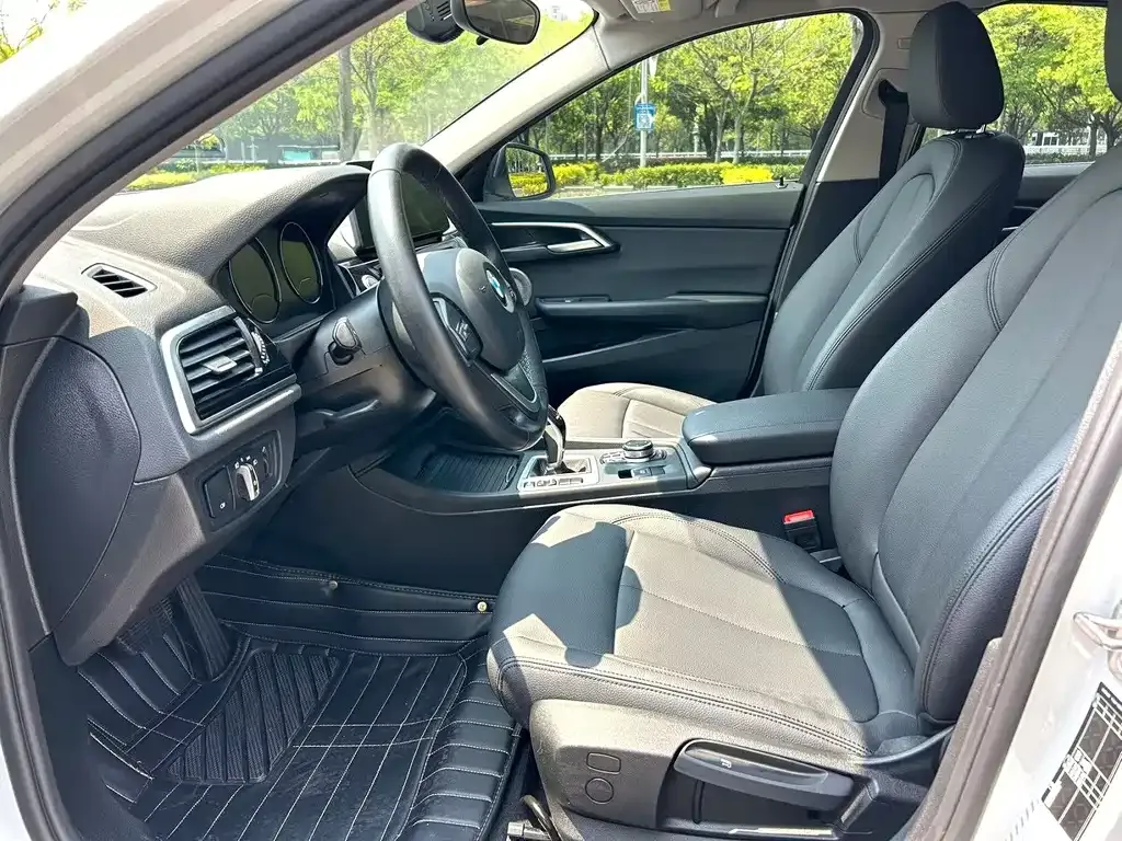 BMW 1 Series 2023 из CN, фото 3